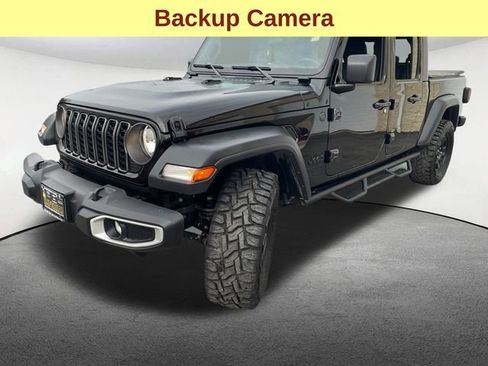 Used 2024 Jeep Gladiator Sport image 5