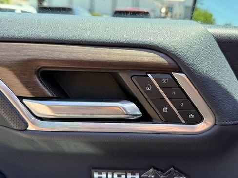 Used 2023 Chevrolet Silverado 1500 High Country w/ High Country Premium Package AWD/4WD image 13