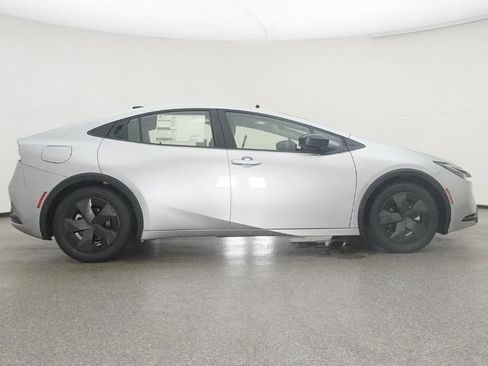 Used 2026 Toyota Prius Plug-In Hybrid FWD image 30