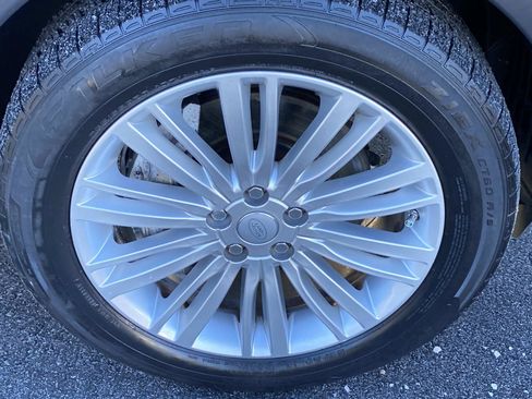 Used 2018 Land Rover Discovery HSE Luxury image 25