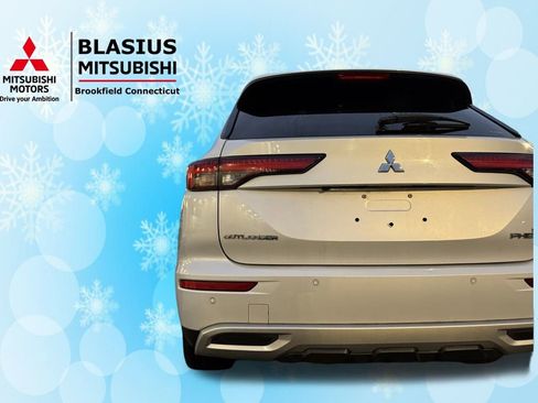 Used 2024 Mitsubishi Outlander 4WD Plug-In Hybrid image 20