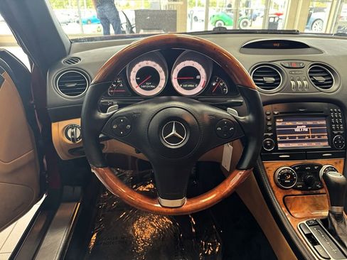 Used 2011 Mercedes-Benz SL 550 image 32