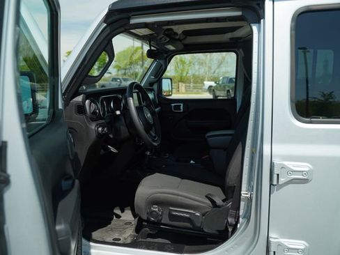 Used 2023 Jeep Gladiator Sport AWD/4WD image 12