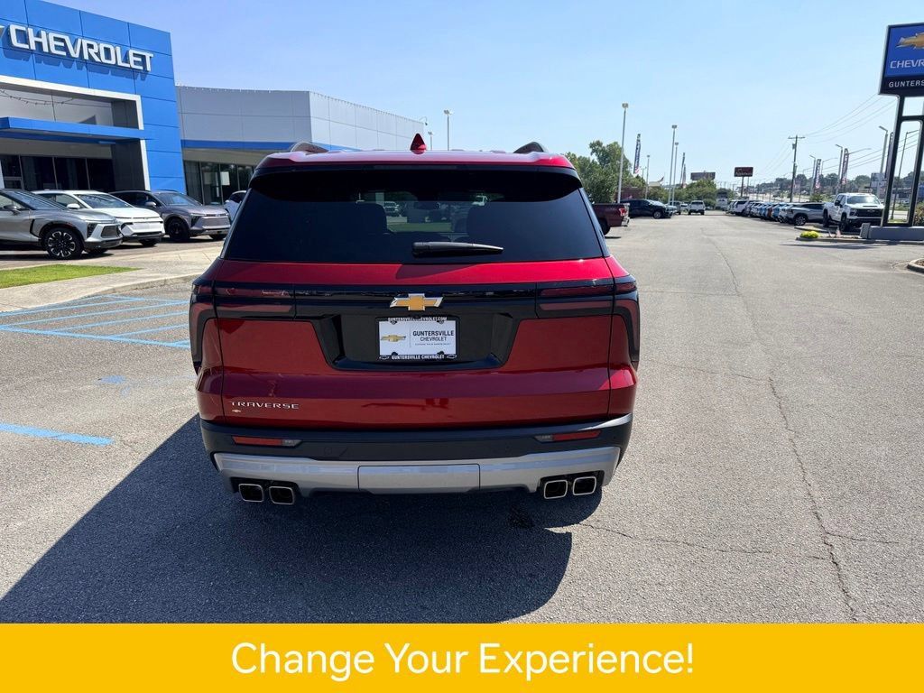 Used 2025 Chevrolet Traverse LT w/ Driver Confidence Package FWD image 5