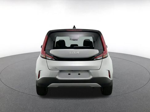 Used 2025 Kia Soul LX w/ LX Technology Package FWD image 8