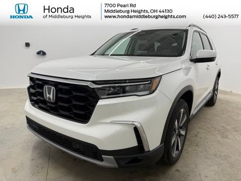 Used 2025 Honda Pilot Touring image 1