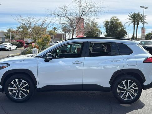 Certified 2025 Toyota Corolla Cross XLE image 4