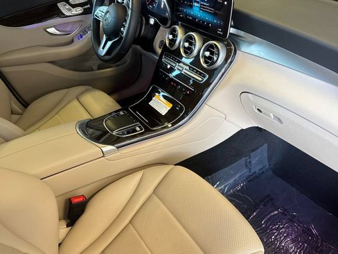 Used 2021 Mercedes-Benz GLC 300 4MATIC image 20
