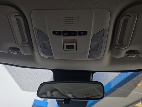 Used 2021 Toyota Corolla LE image 18