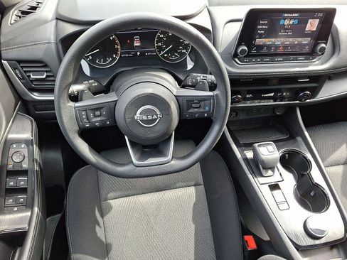 Used 2024 Nissan Rogue SV image 11