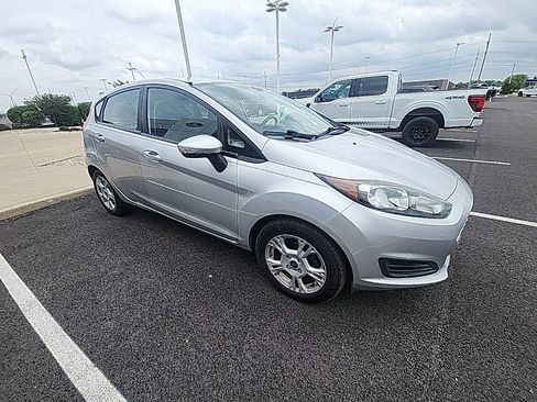 Used 2014 Ford Fiesta SE w/ Comfort Package FWD image 2