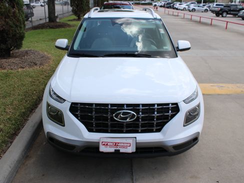 Used 2025 Hyundai Venue SEL FWD image 3