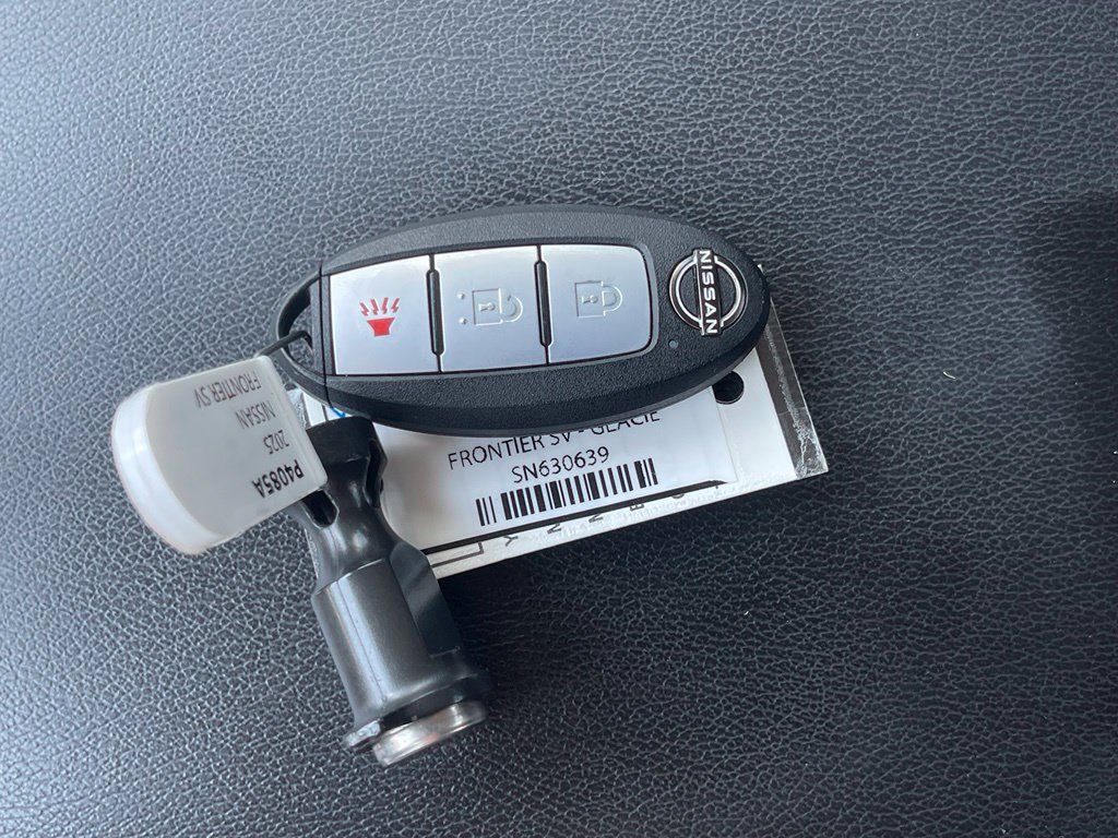 Used 2025 Nissan Frontier SV RWD image 33