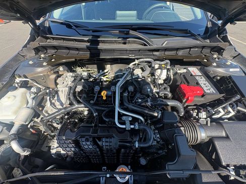 Used 2025 Nissan Altima 2.5 SV FWD image 32