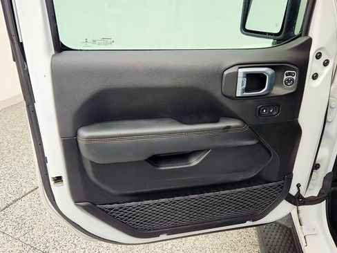 Used 2022 Jeep Wrangler Unlimited Sahara AWD/4WD image 10