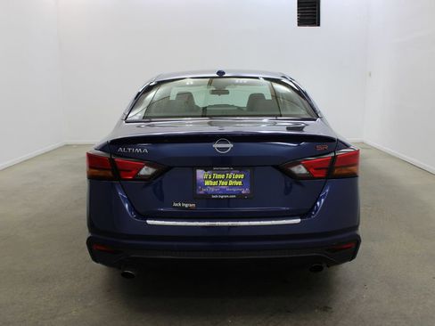 Used 2023 Nissan Altima 2.5 SR w/ SR Premium Package FWD image 3