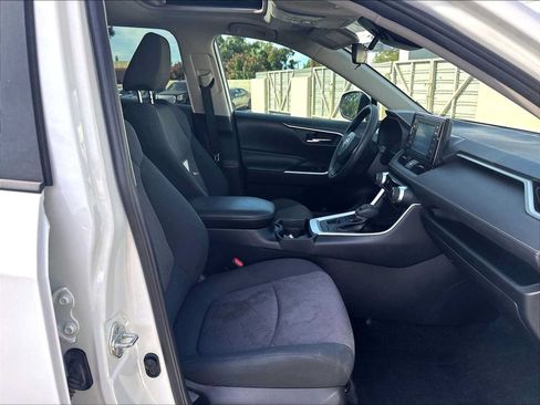 Used 2019 Toyota RAV4 XLE AWD/4WD image 10