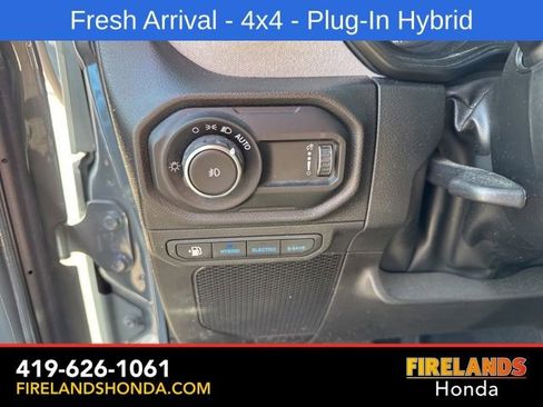 Used 2024 Jeep Wrangler Unlimited w/ Convenience Group AWD/4WD image 19