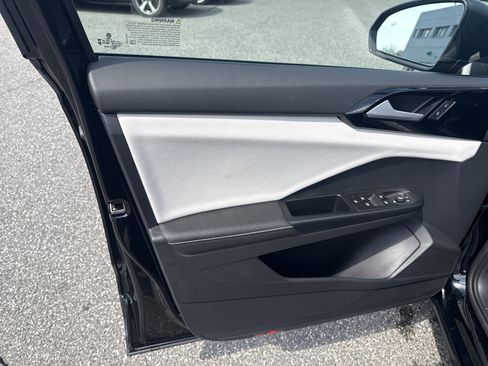 Certified 2025 Volkswagen Taos S AWD/4WD image 6