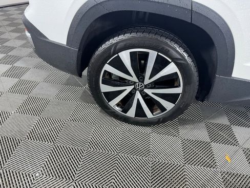 Used 2023 Volkswagen Taos SE image 33