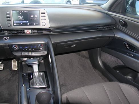Used 2025 Hyundai Elantra Sport FWD image 10