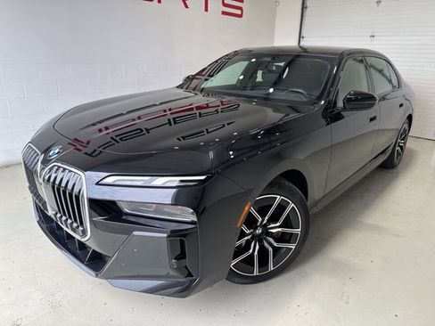 Used 2025 BMW 740i xDrive image 2