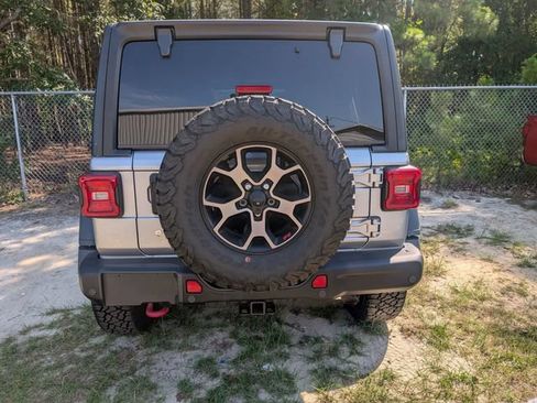 Used 2018 Jeep Wrangler Unlimited Rubicon AWD/4WD image 3