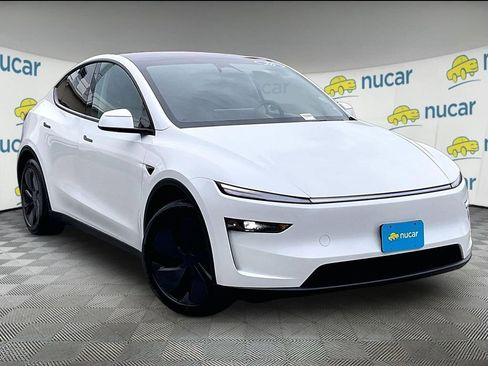 Used 2026 Tesla Model Y AWD image 1