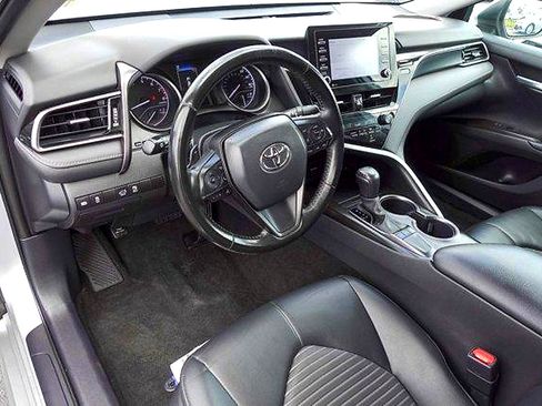 Used 2023 Toyota Camry SE FWD image 9