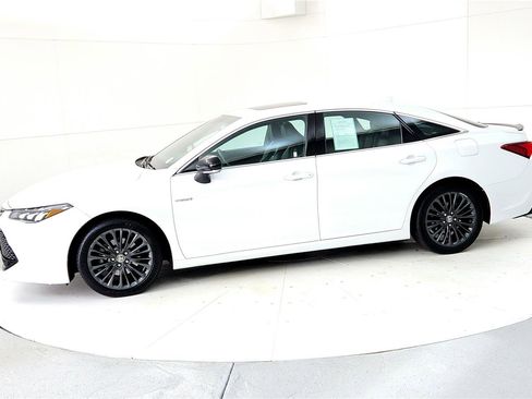 Certified 2020 Toyota Avalon XSE image 3