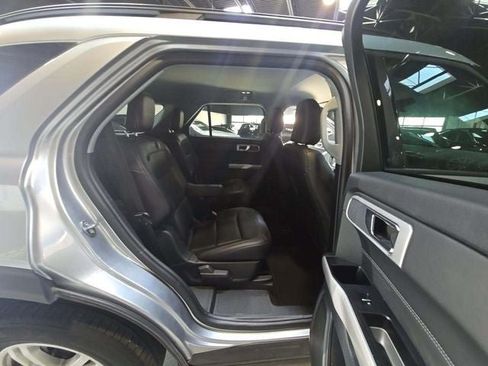 Used 2024 Ford Explorer XLT w/ Equipment Group 202A AWD/4WD image 17