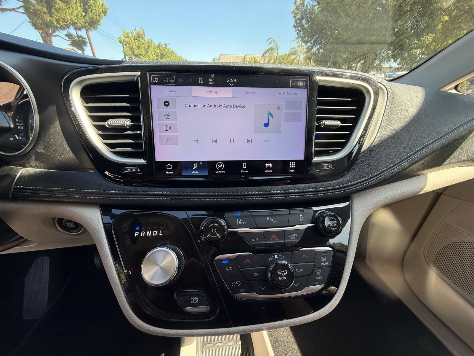 Used 2023 Chrysler Pacifica Touring-L FWD image 16