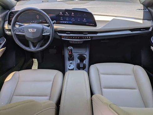Used 2024 Cadillac XT4 Luxury w/ Cold Weather Package FWD image 18