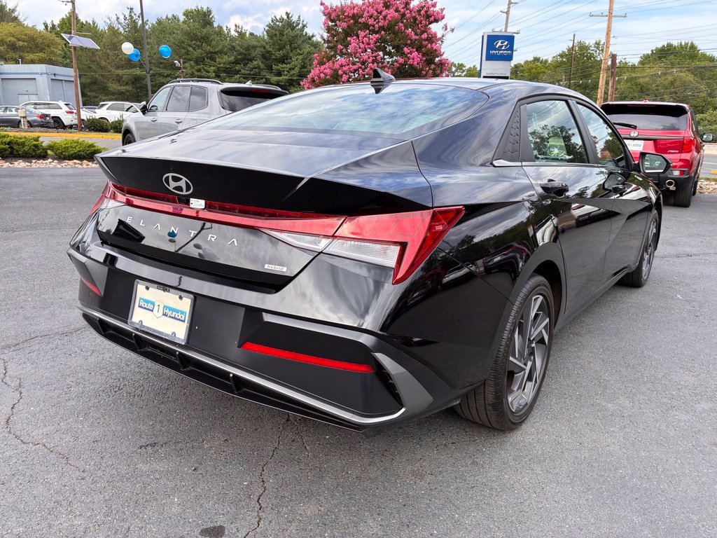 Used 2025 Hyundai Elantra Limited w/ Cargo Package FWD image 7