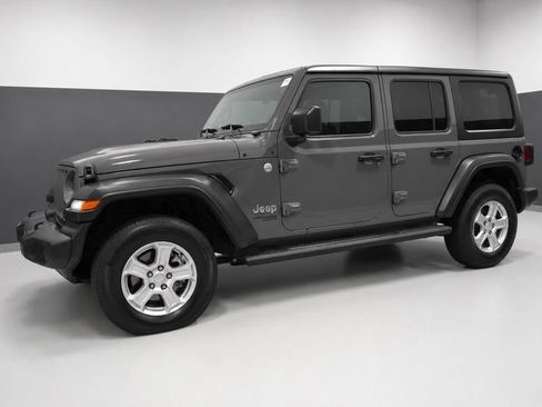 Used 2019 Jeep Wrangler Unlimited Sport S AWD/4WD image 2