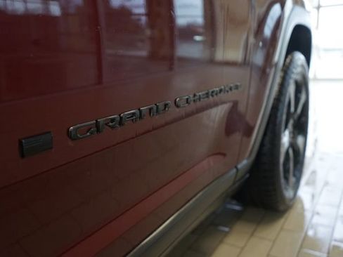 Used 2023 Jeep Grand Cherokee L Limited w/ Luxury Tech Group II image 14