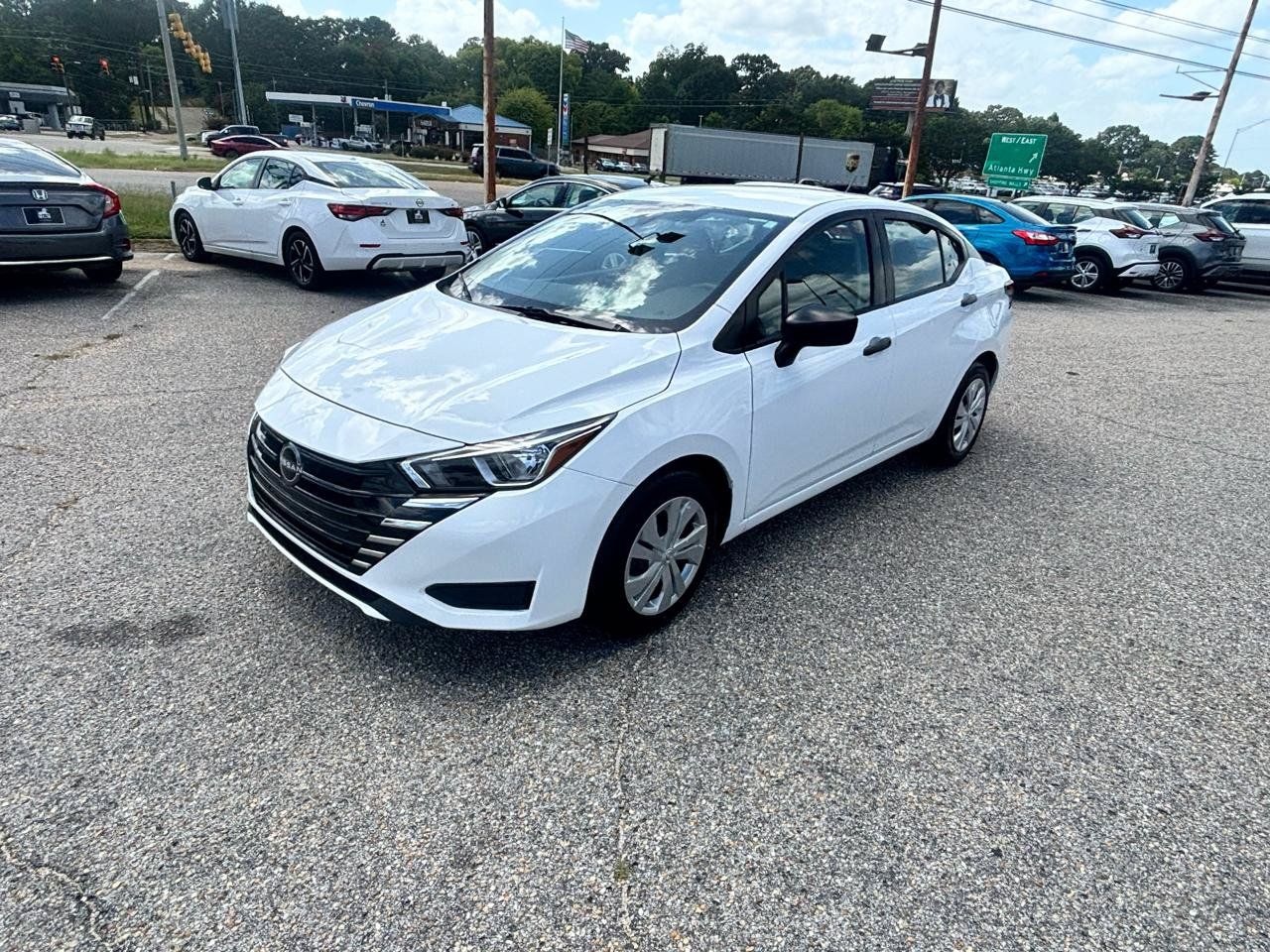 Used 2023 Nissan Versa S FWD image 8