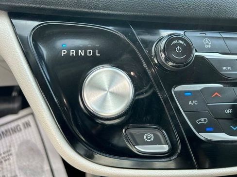 Used 2023 Chrysler Voyager LX FWD image 34
