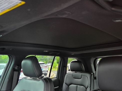 Used 2025 Jeep Grand Cherokee Limited w/ Luxury Tech Group II RWD image 46