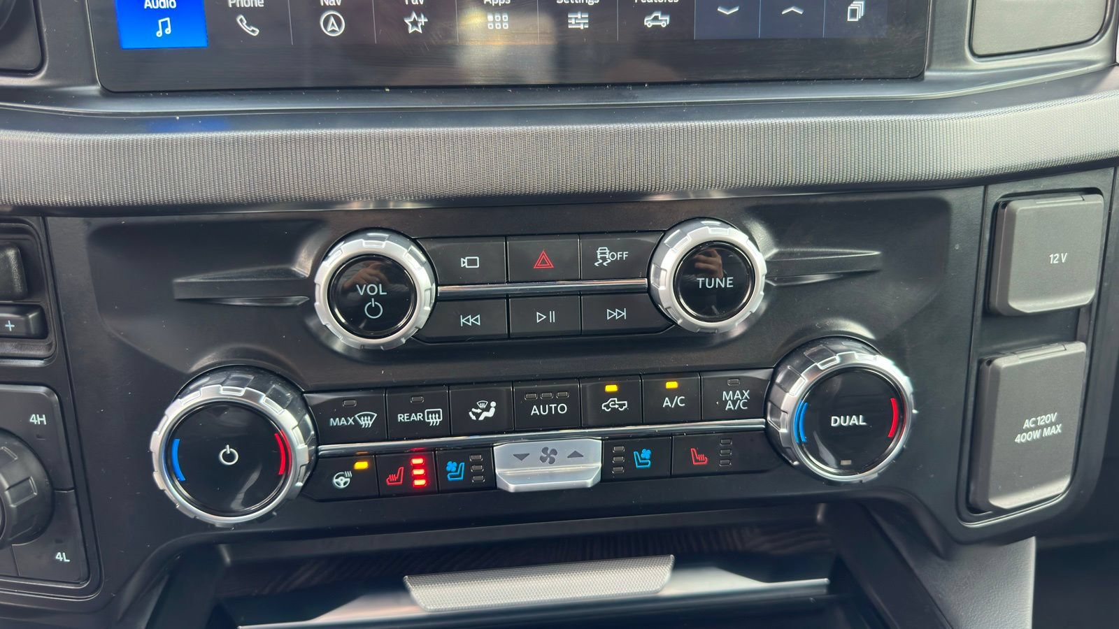 Used 2025 Ford F350 Platinum w/ FX4 Off-Road Package AWD/4WD image 14