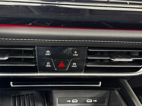 Used 2025 Volkswagen Atlas SEL AWD/4WD image 29