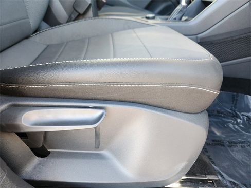 Used 2022 Volkswagen Taos SE image 18