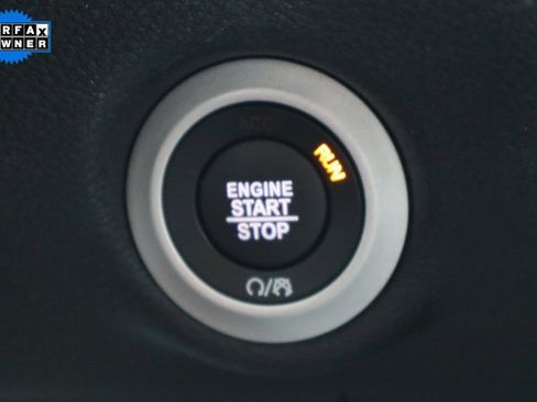 Used 2025 Chrysler Pacifica Select image 11