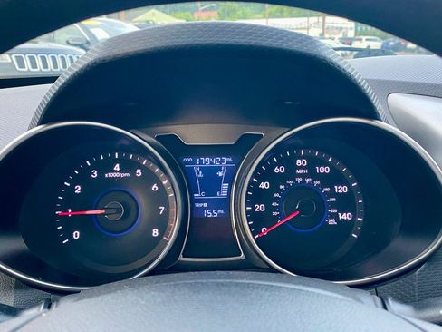 Used 2016 Hyundai Veloster FWD image 19