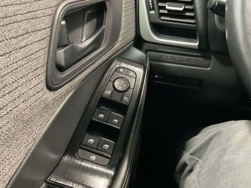 Used 2022 Nissan Rogue S AWD/4WD image 26