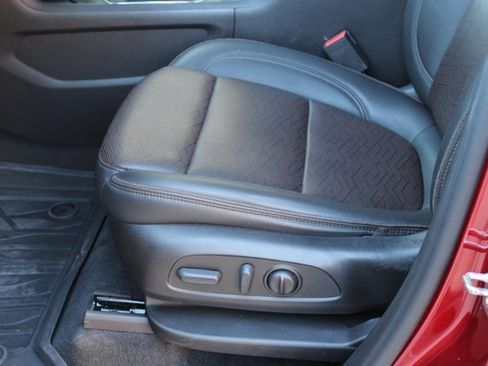 Used 2023 Chevrolet Traverse High Country image 16