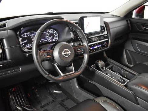 Used 2024 Nissan Pathfinder SL AWD/4WD image 13