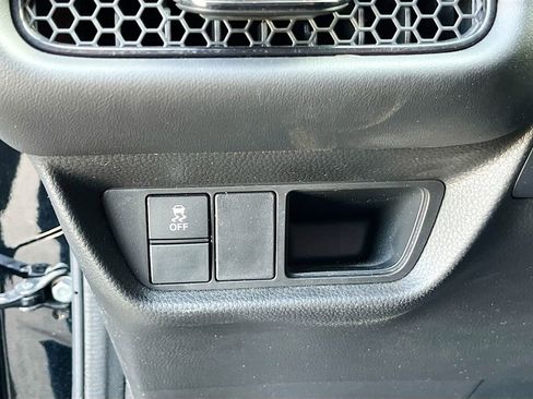 Used 2023 Honda HR-V LX image 10