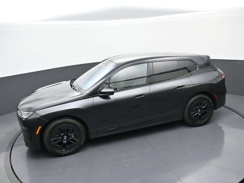 Used 2024 BMW iX xDrive50 w/ Premium Package AWD/4WD image 32