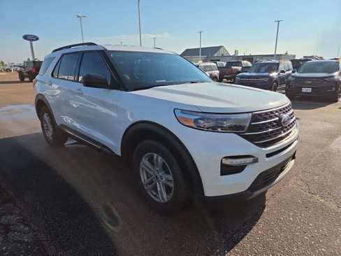 Used 2024 Ford Explorer XLT w/ Equipment Group 202A AWD/4WD image 10